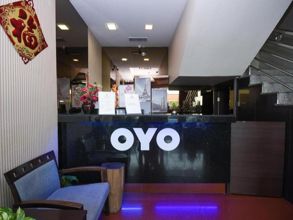 Oyo 89775 98Inn Miri Exterior photo