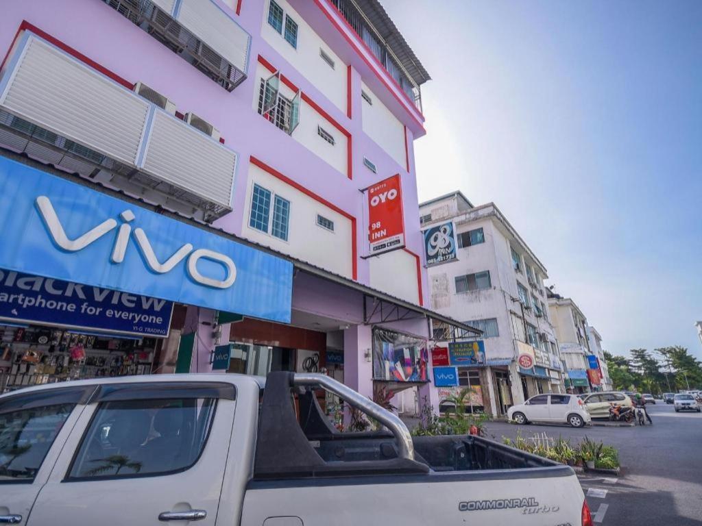 Oyo 89775 98Inn Miri Exterior photo