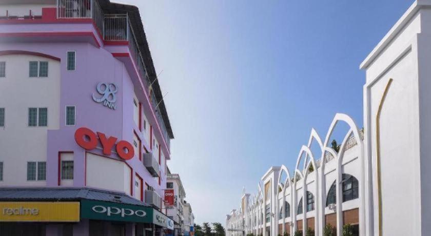 Oyo 89775 98Inn Miri Exterior photo